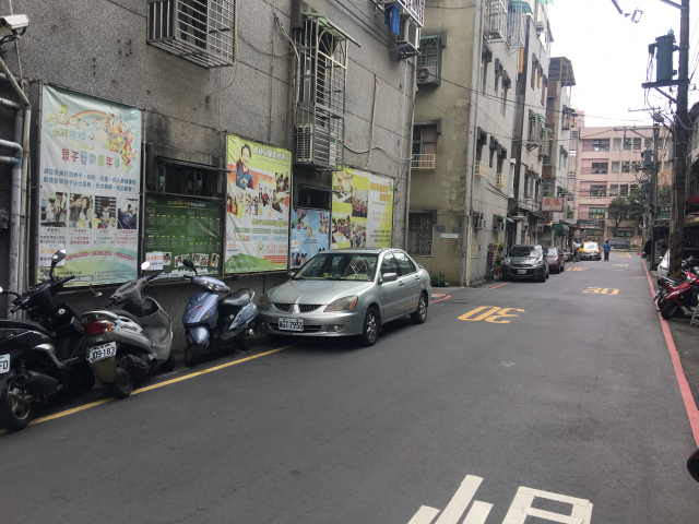 好學市集股份有限公司巷口牆面招牌D